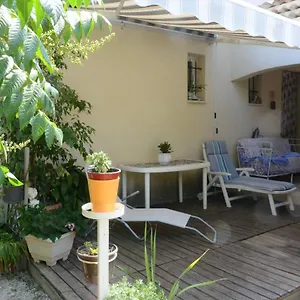 https://chez-regine-et-gregoire.fr-provencehotel.com